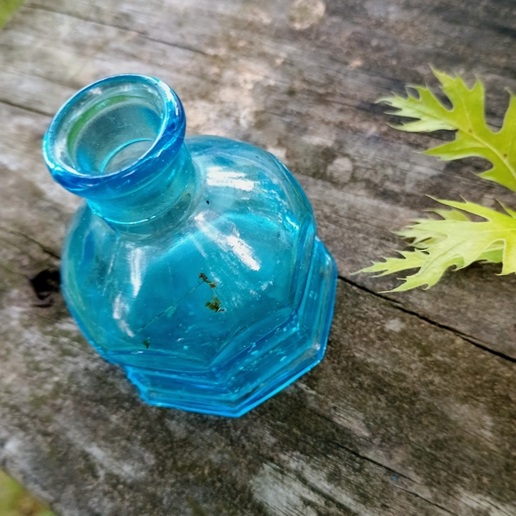 Vintage, 1960s reproduction of early blue octagonal inkwell, Small Size - Picture 4 of 6
